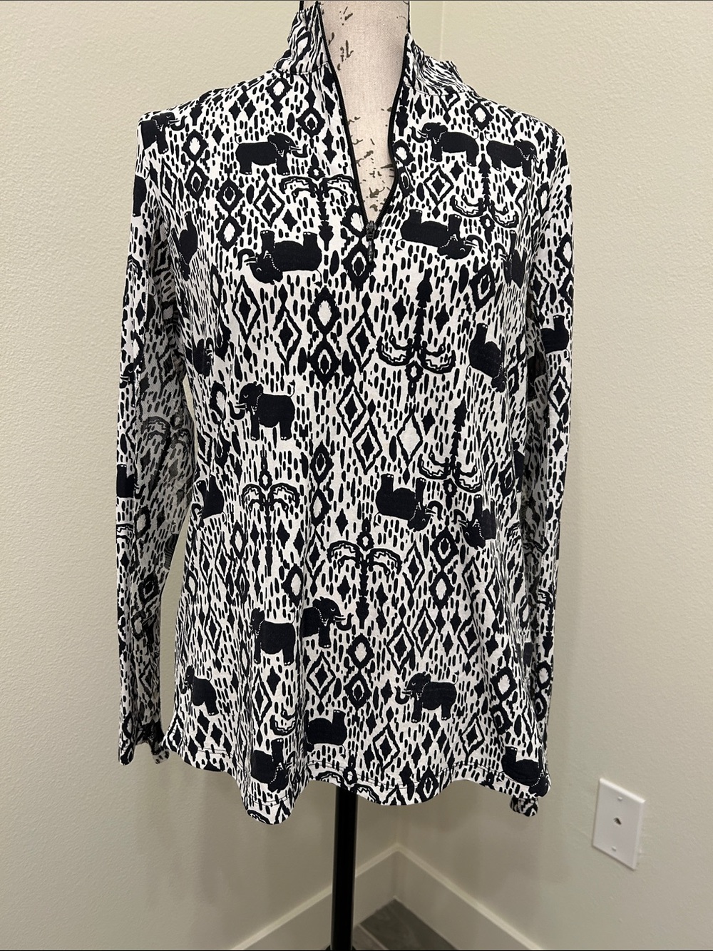 ibkul Bkack & White Elephant Print Long Sleeve 1/4 zip mock Sports Shirt